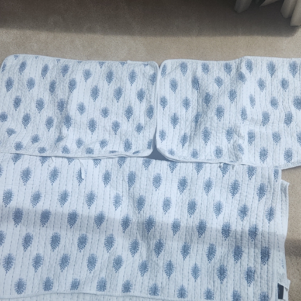 Blue Leaf Pattern Bedding Set